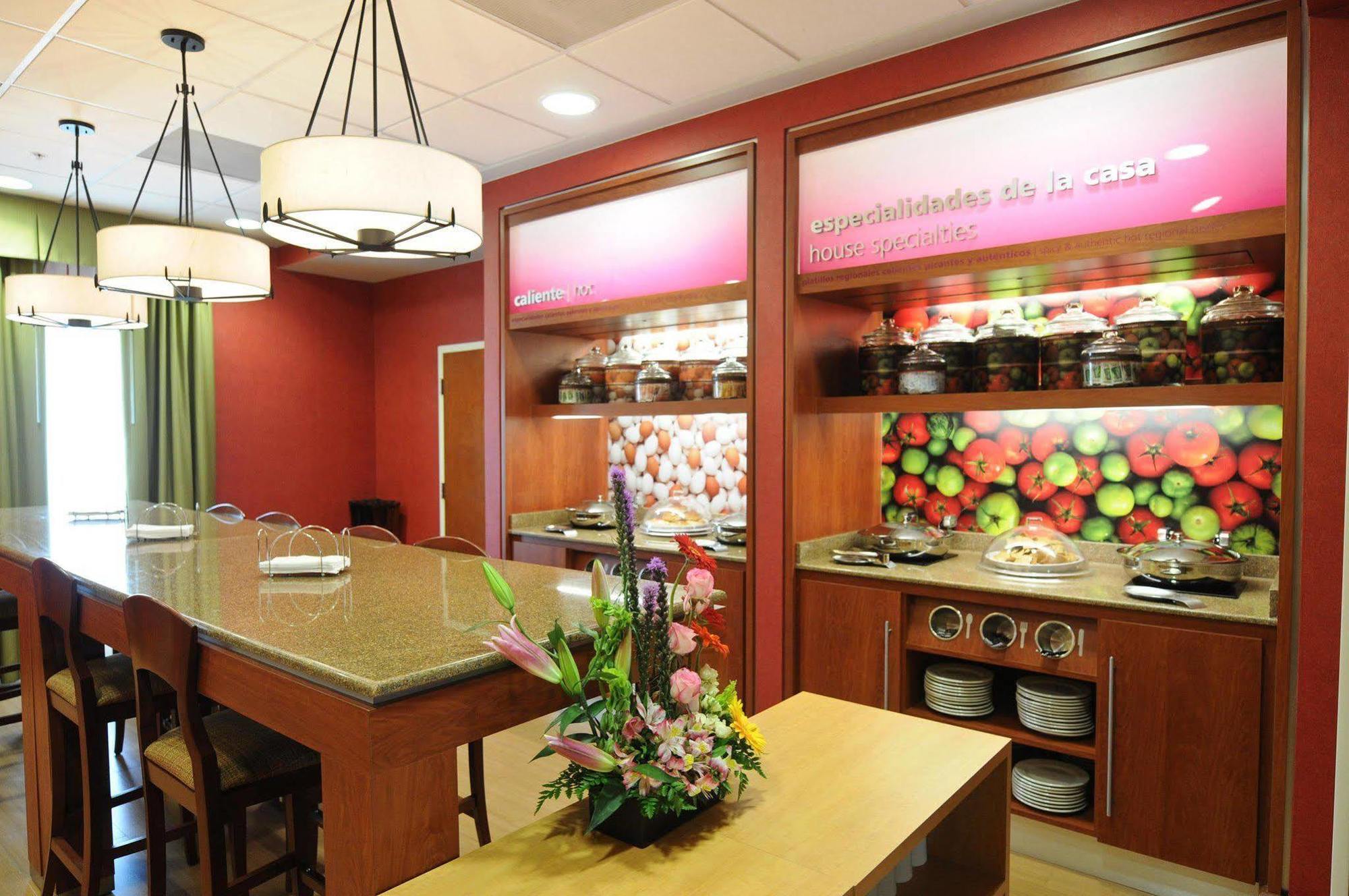 Hampton By Hilton Queretaro Tecnologico Hotel Restoran foto